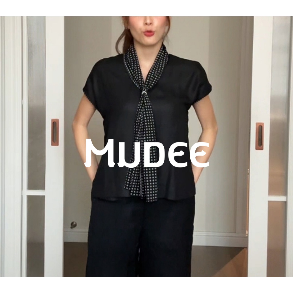 MUDEE เบลาส์คอวีแขนล้ำ Nylon สีดำ แถมฟรีผ้าพันคอ