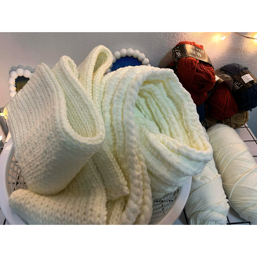 Warm Vanilla Scarf – ผ้าพันคอสีวานิลลาแสนอบอุ่น