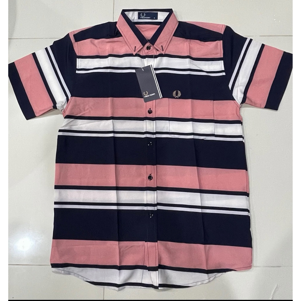 fredperryแขนสั้นชายผ้าไหมอิตาลี่ไม่ต้องรีดเวลาใส่จะเย็นสบายแต่ไม่ใช่ผ้าไหมนะคะ