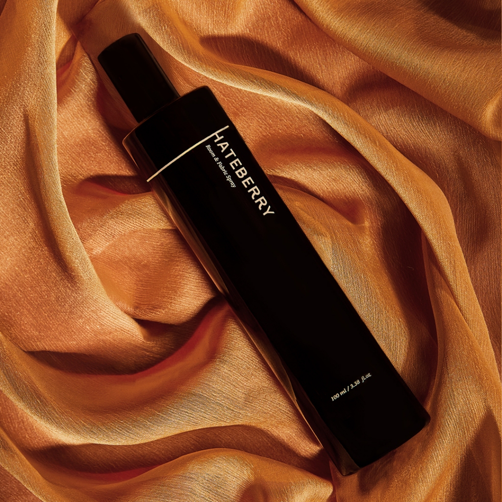 HATEBERRY SCENT สเปรย์ใช้สำหรับห้องและผ้า กลิ่น Roaring Sandalwood ขนาด 100 มล.
