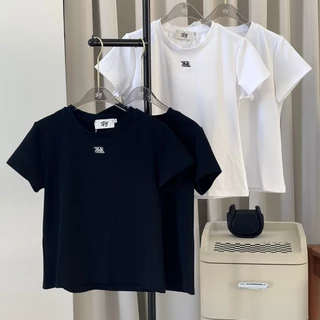 SISSY : เสื้อยืดแขนสั้น Baby tee (S-XL) คอกลมทรงสวย ผ้านุ่ม อยู่ทรงสวย ปักโลโก้ โทนสีคลาสสิกใส่ง่ายทุกวัน