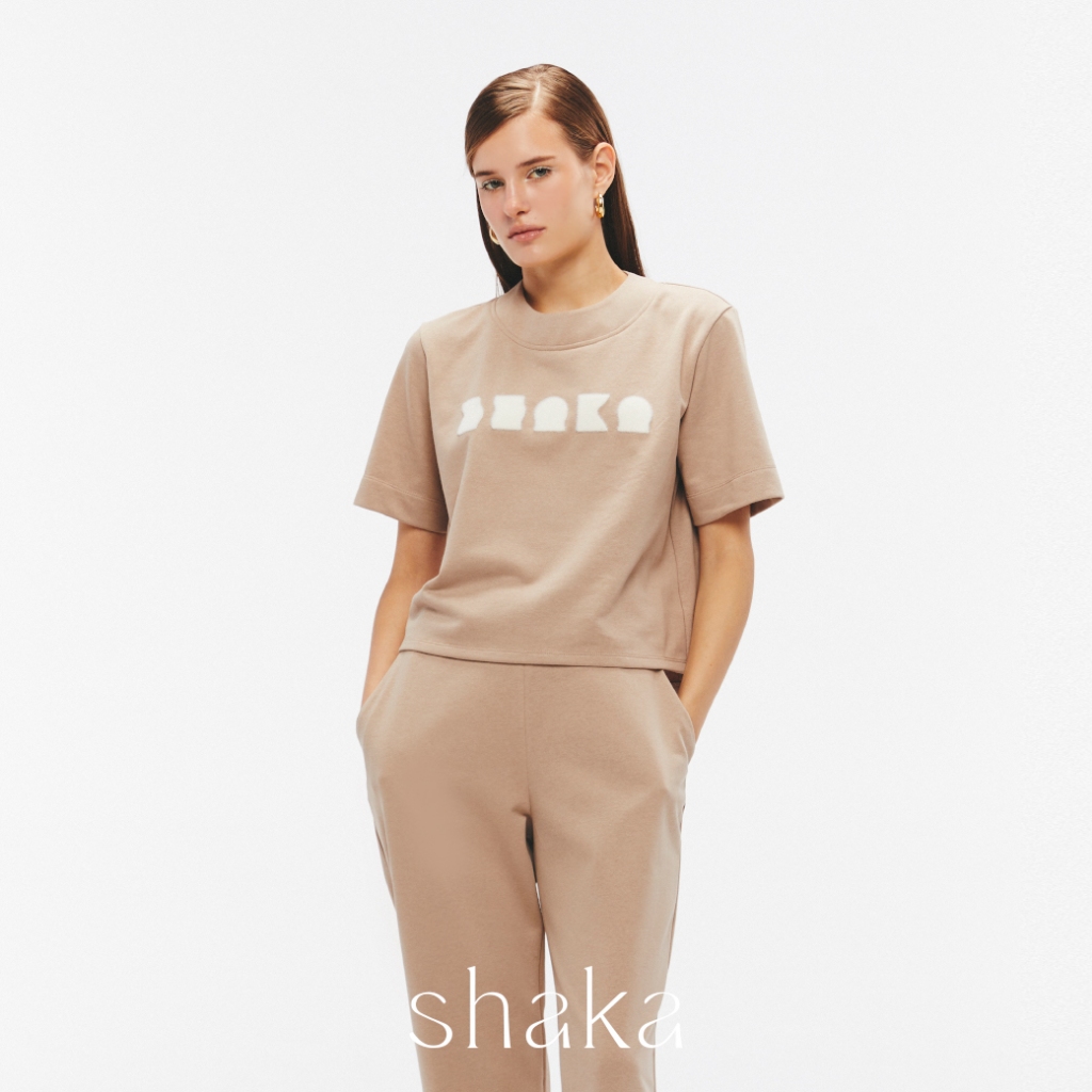 Shaka SS25 Velvet Print Crop Tee เสื้อครอป แขนสั้น คอกลม French Terry ทรงตรง (BROWN) BL-8250607