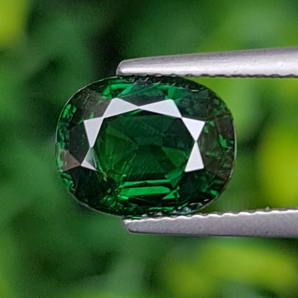 พลอย ซาโวไรท์ Tsavorite Garnet 3.60 กะรัต (Cts.) ดิบ Unheated อัญมณีมงคลประจําวันเกิด เครื่องประดับพ