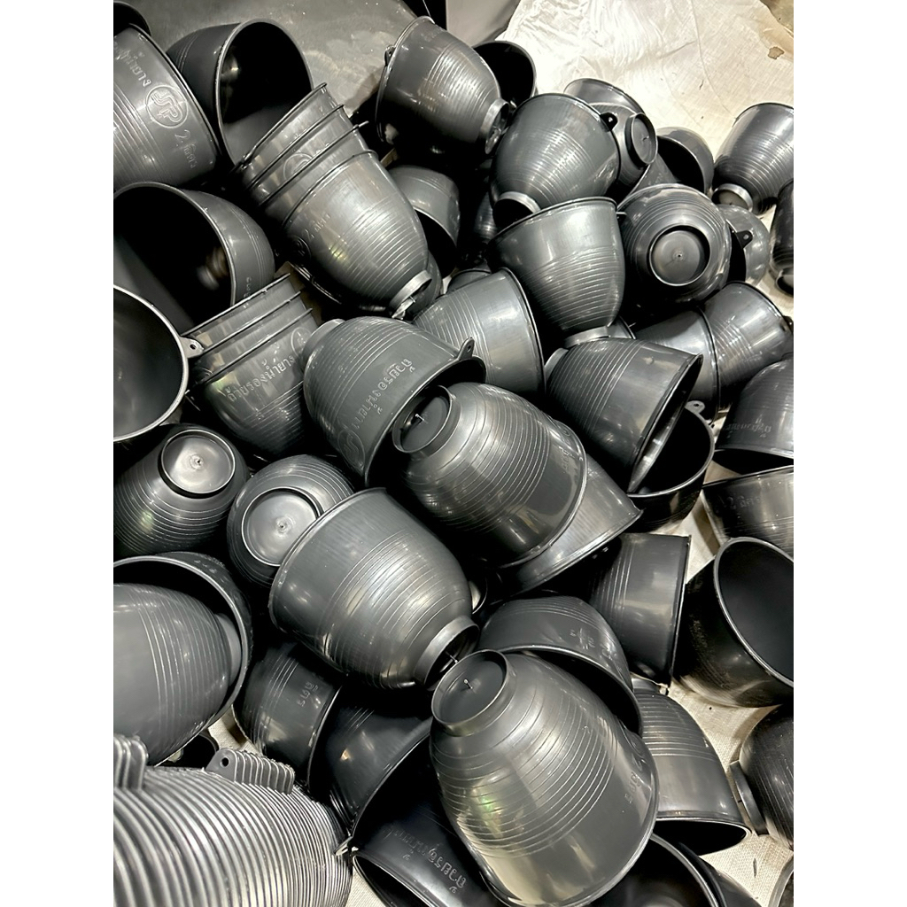 (รุ่นหูนอน)ถ้วยรองน้ำยางพารา ขนาด 2,000cc จำนวน 100ใบ ผลิตด้วยพลาสติกคุณภาพดี เหนียว ทนต่อการใช้งาน ราคาถูกที่สุด - รูปที่ 2