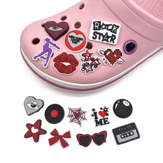 Hot เสน่ห์รองเท้า ดิY คลาสสิค Y2K shoe charms สไตล์ การ์ตูน รองเท้าแตะ หัวเข็มขัด พีวีซี รองเท้า อุปกรณ์เสริม ปุ่ม