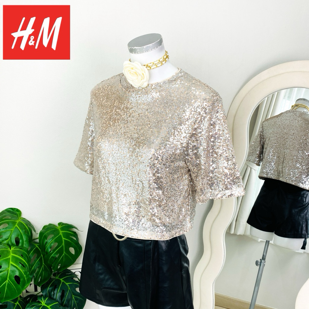 ไซด์ M แบรนด์ H&N แท้ 100%🌸เสื้อ คอปีน ทรงครอป งานเกล็ดวิบวับ สีเงิน ใส่ออกงาน ชุดออกงาน  ชุดปาร์ตี้