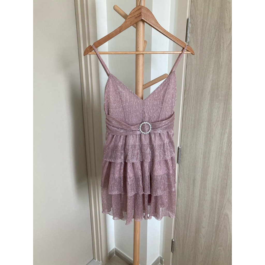 Forever 21 เดรสวิ้งๆ ขนมชั้น size S ของแท้