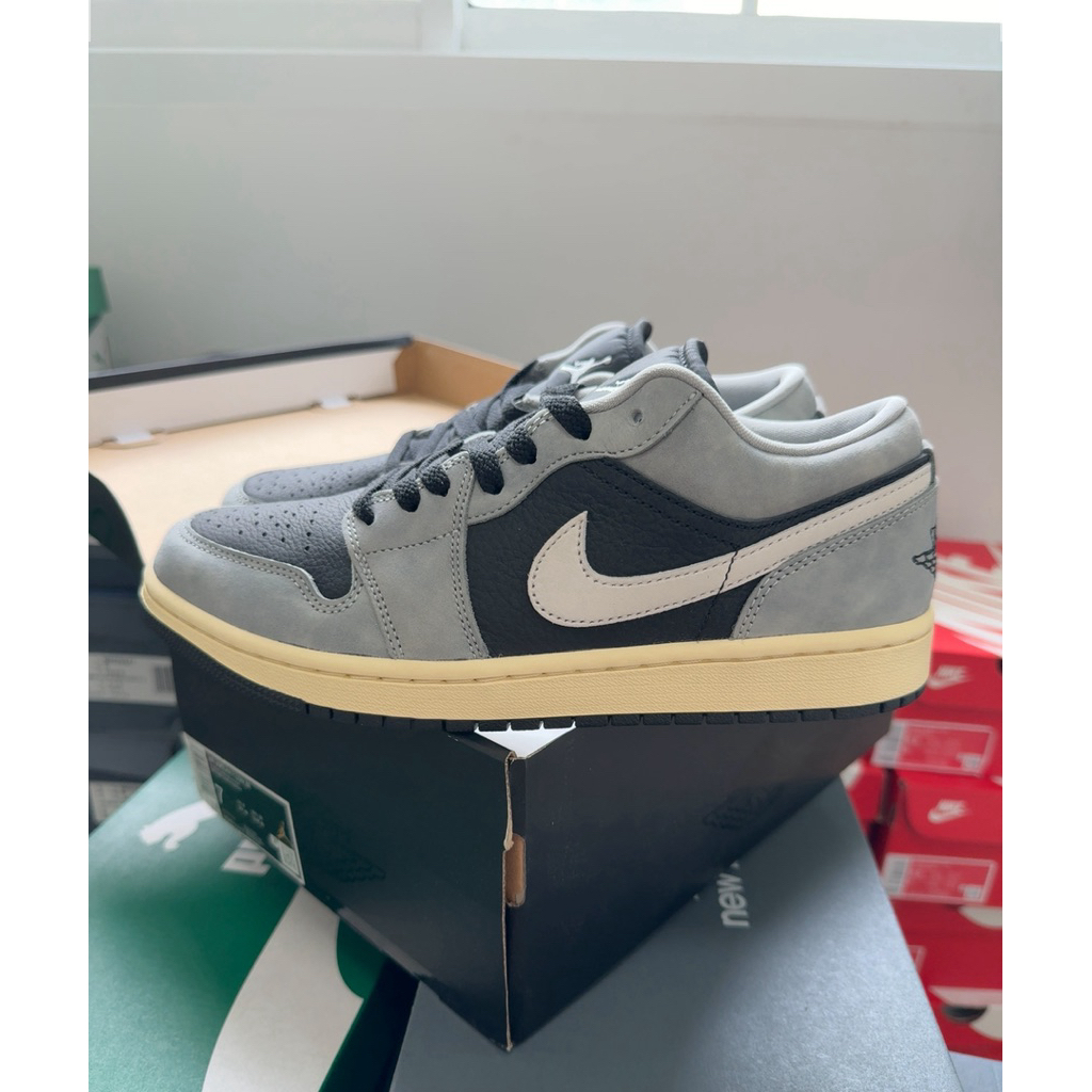 [ พรีออเดอร์ 5-6 วัน ] Jordan 1 Low OG Light Smoke Grey ของแท้ 100%