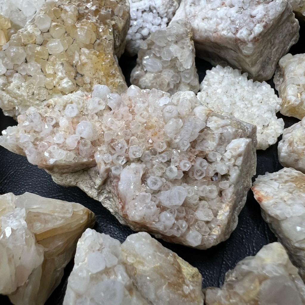 ผลึกกลุ่มควอตซ์ใสช่อเล็ก เลือกก้อนได้ ก้อนดิบจากธรรมชาติ (Quartz Cluster, Crystal Quart,เคลียควอตซ์) หินสะสม หินหายาก