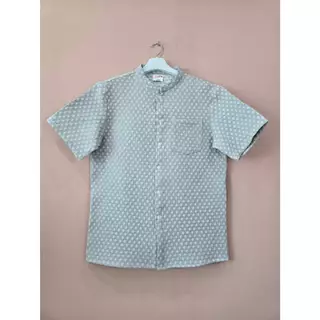 C002 ชุดไทยเด็กผู้ชาย เสื้อคอจีนผู้ชาย แขนสั้น ครีมลายดอกจิกสุภาพ