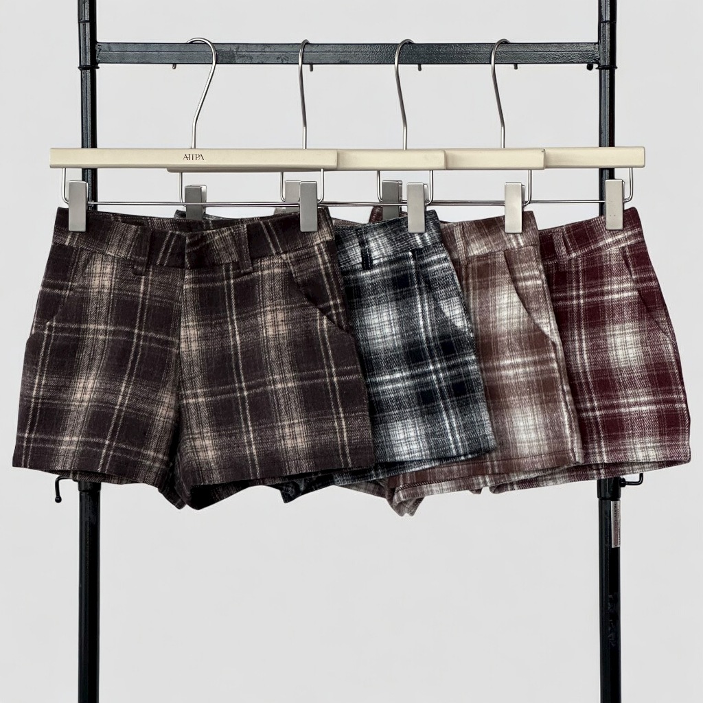 Atipashop - RIVANE TWEED SHORTS กางเกงขาสั้น ลายสก๊อต ผ้ากำมะหยี่
