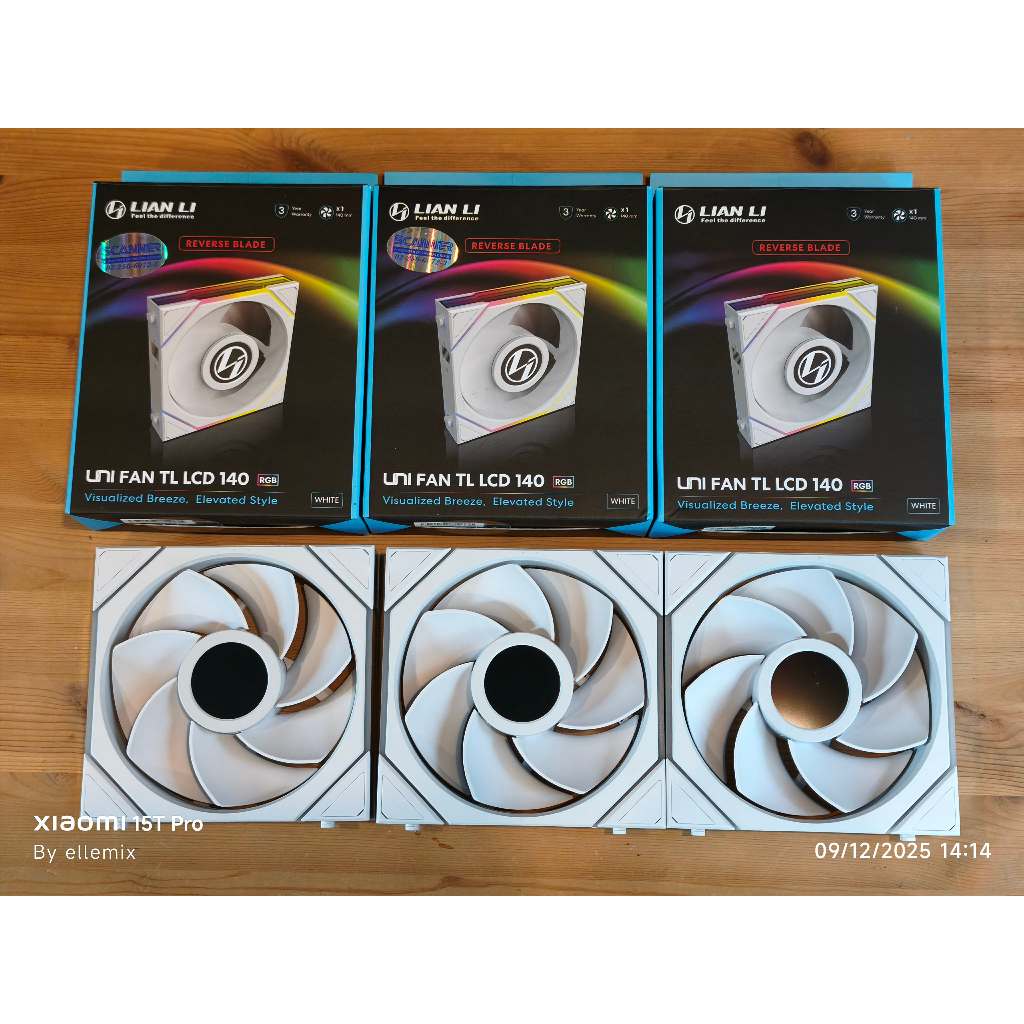 (ขายมัดรวม 3กล่อง) CASE FAN (พัดลมเคส) LIAN-LI UNI TL LCD REVERSE 140MM (14RTLLCD1W) (WHITE) มือสอง 
