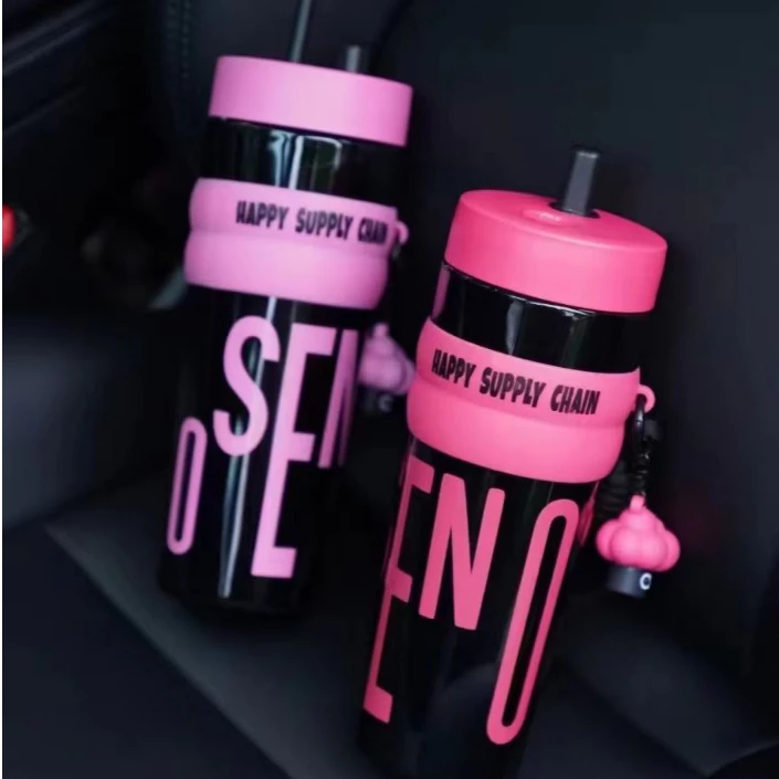 แก้วน้ําพลาสติก 900 ML มีที่หิ้ว ขนาดใหญ่ จุน้ำได้เยอะ แบบพกพา แบบสร้างสรรค์ มีฝาปิด แฟชั่นฤดูร้อน