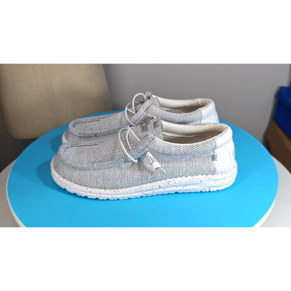 Hey Dude:รองเท้าลำลองพื้นนุ่มน้ำหนักเบา ผ้าตาข่ายระบายอากาศสีเทา แบรนด์พรีเมียม