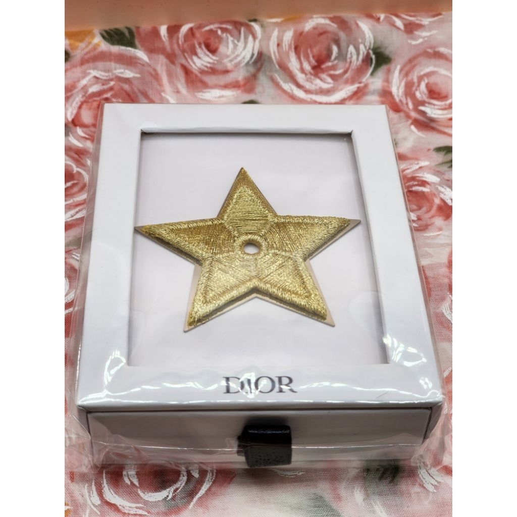 Dior Pin ติดกระเป๋า ติดเสื้อ แท้💯