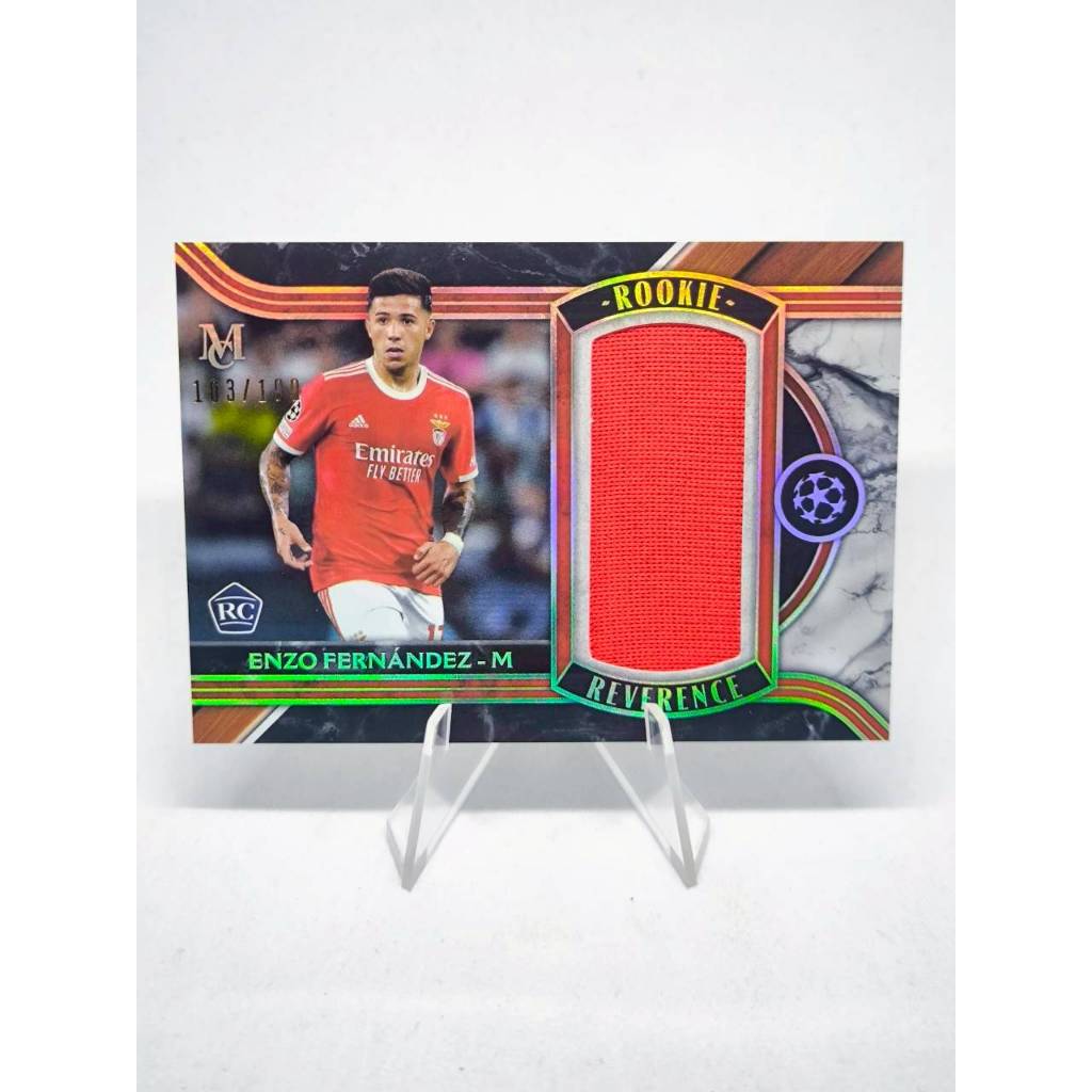 การ์ดชิ้นส่วนเสื้อนักฟุตบอล Topps UEFA Museum Collection Enzo Fernandez RC 163/199 S.L. Benfica 2022