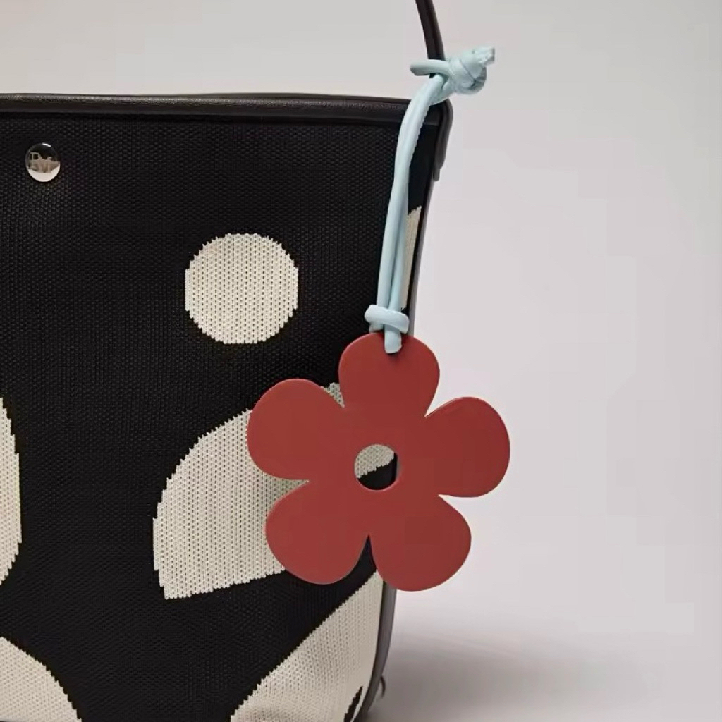 NEW! Rally Flower Leather Tag V.2 - ที่ห้อยกระเป๋าลายดอกไม้ สี Red-Blue
