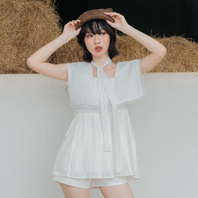 kokiji - Anna minidress (มินิเดรสสีขาว ปกใหญ่ลายสกอต พร้อมเชือกพันคอ แต่งระบายจีบ)