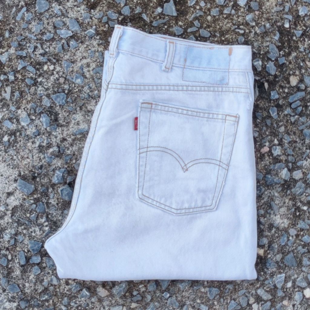 J56/35 กางเกงยีนส์มือสอง 565 เอววัดจริง 35.5" ยาวทั้งตัว 40" ปลายขา 8" ผลิต Australia ผ้า 100%Cotton