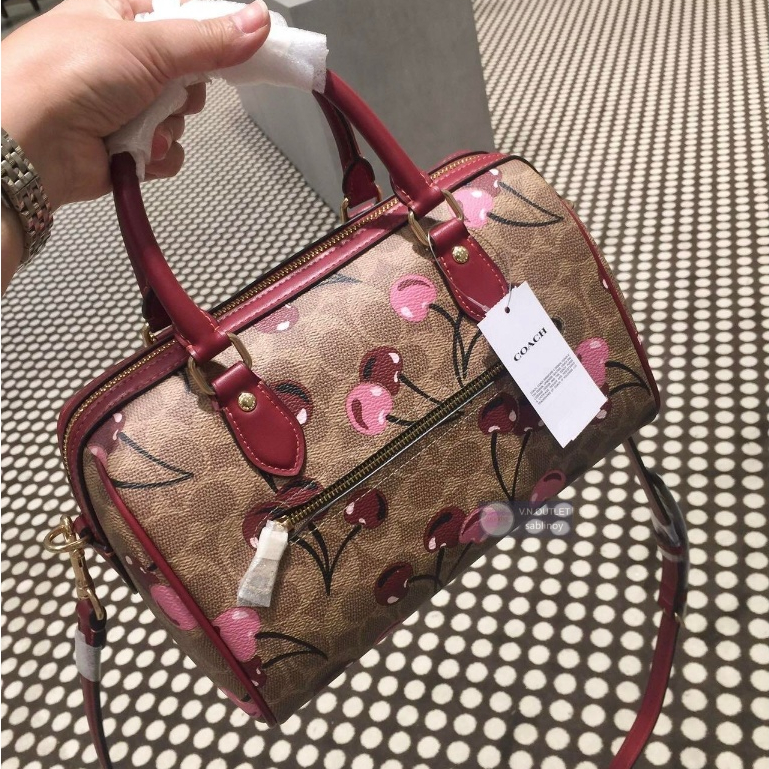 😻แท้💯% Outlet Rowan25 ปลอกหมอนลายดอกไม้ กระเป๋าถือซิปขนาดกลางสำหรับผู้หญิง กระเป๋าหนังสะพายไหล่ ความจุขนาดใหญ่ - รูปที่ 2