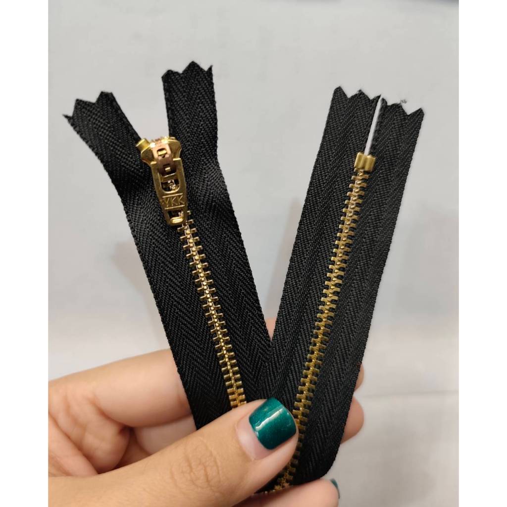 ซิปสำเร็จ YKK เบอร์3 ผ้าดำฟันทอง ปิดท้าย