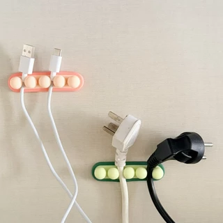 ที่แขวนสายชสร์จ สายUSB 🔥DAYLAN ที่จัดระเบียบสายไฟ สายเคเบิล แก้ปัญหาสายไฟยุ่งเหยิง เพิ่มพื้นที่โต๊ะทำงาน ( 5ช่อง)