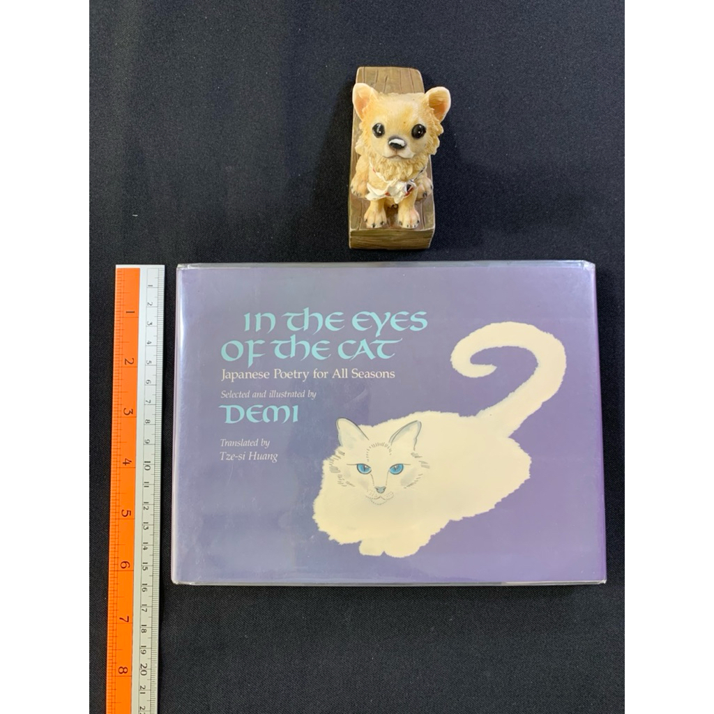 In the eyes of the cat By Demi หนังสือเด็กภาษาอังกฤษปกแข็ง (มือสอง)