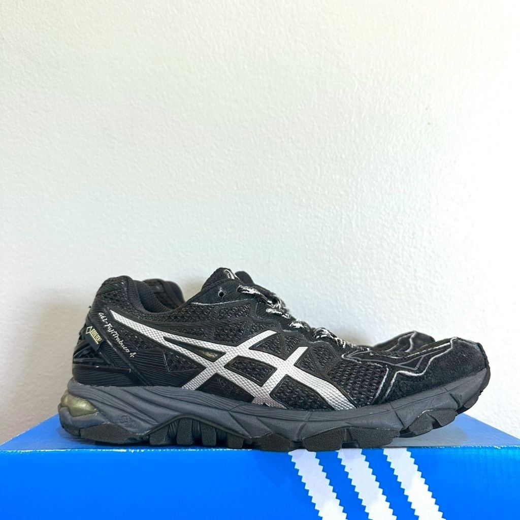 Asics 40/25.5 มือสอง