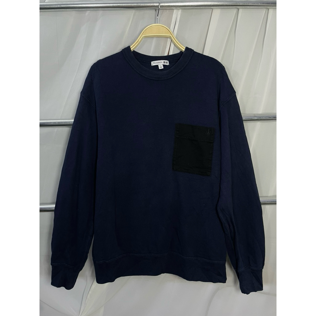 รหัส 323 สภาพใหม่ เสื้อสเวตเชิ้ตคอกลมกระเป๋าเดี่ยว ร่วมงานกันระหว่าง UNIQLO และ JW Anderson