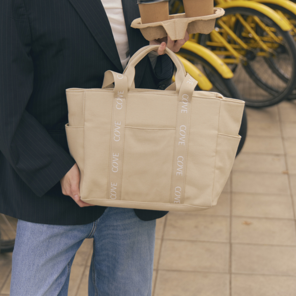 COVE WFA Laptop Tote กระเป๋าสะพายข้างทรง tote อยู่ทรงใส่โน๊ตบุ๊คใส่ Macbook 13 นิ้ว pro