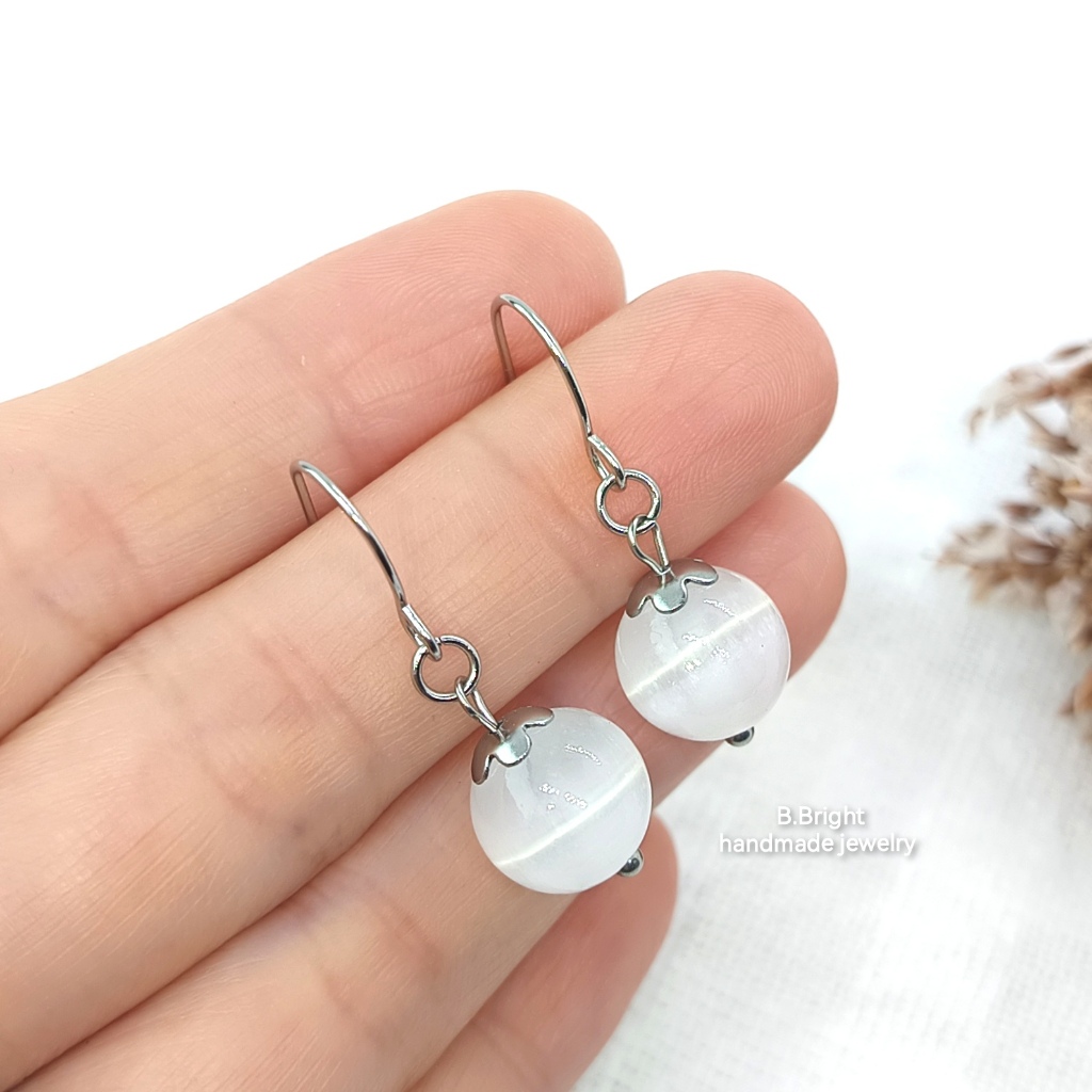 มีส่งด่วน💥 ต่างหูหินนำโชค Selenite 10 mm. สแตนเลสแท้ ไม่ดำ ไม่คัน  เลือกแบบได้ งานทำมือ พร้อมส่งค่ะ