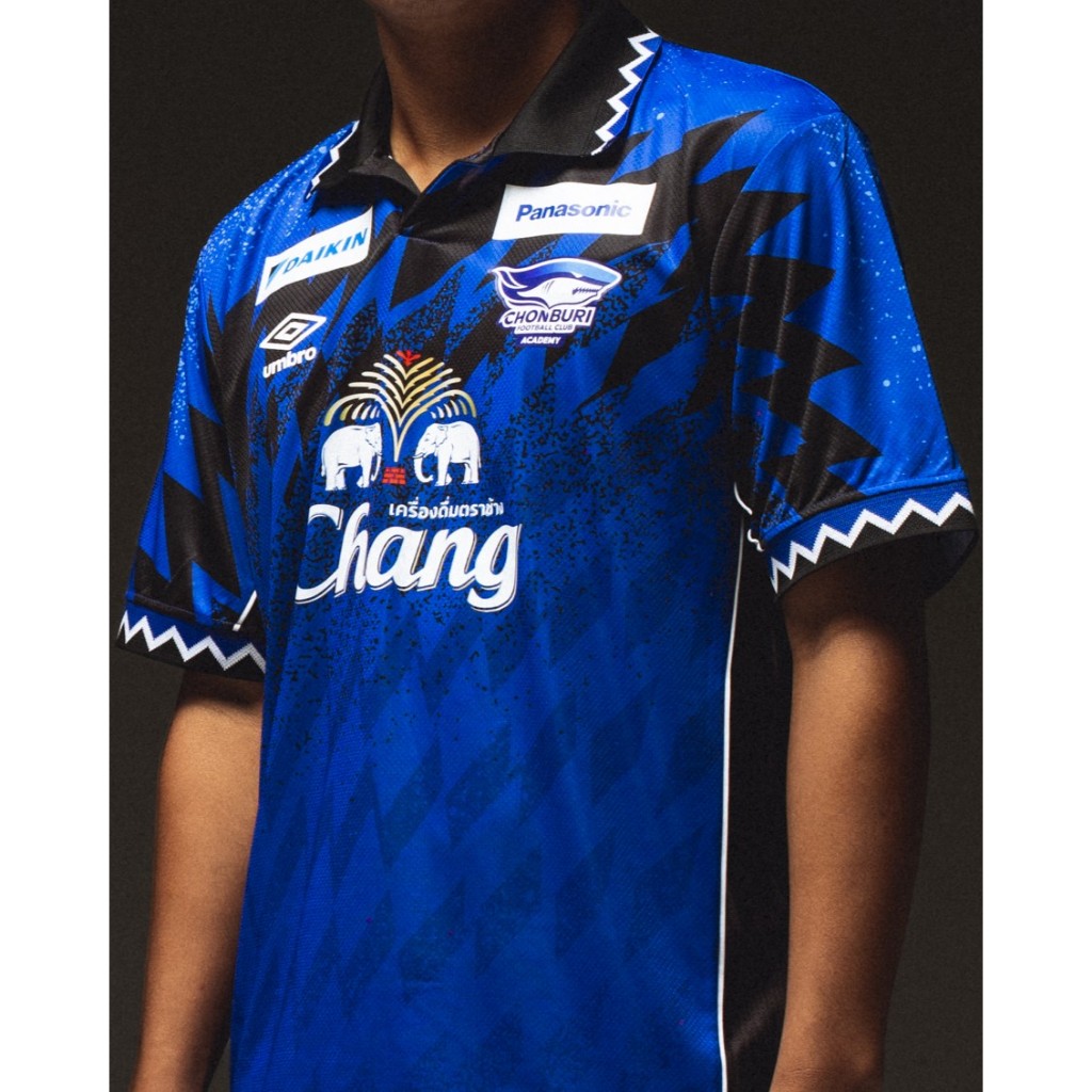 UMBRO เสื้อแข่งผู้ชายทีมชลบุรี เอฟซี ชุดเหย้า ฤดูกาล 2025/26 ของแท้มือ 1