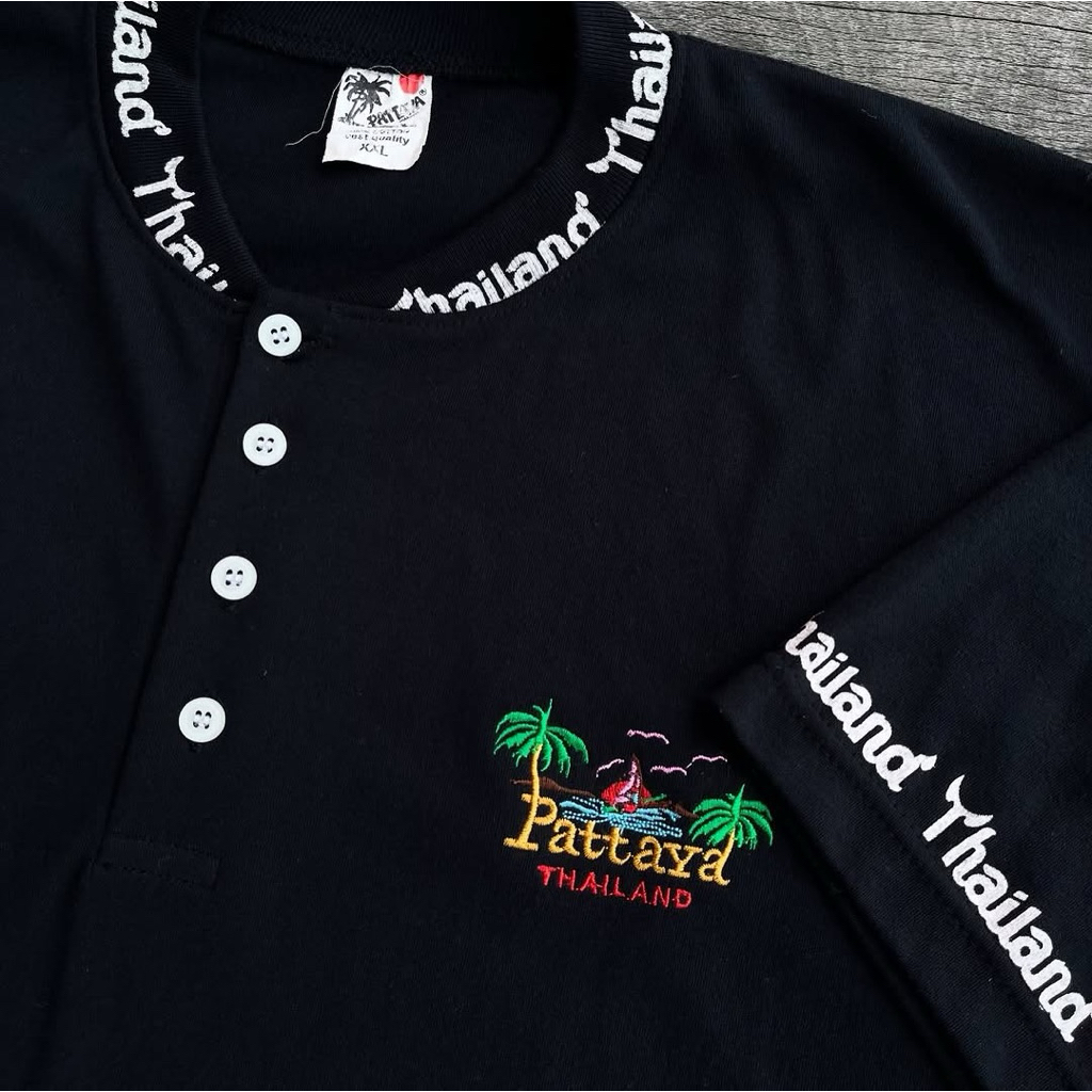 Vintage y2k Pattaya Thailand souvenir button t shirt