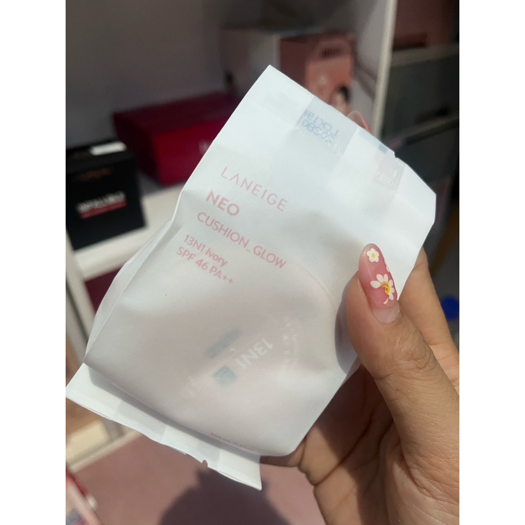 Laneige New Neo Cushion Glow Refil 15g. รีฟิลคุชชั่นสุตรโกล์ว 13N Ivory