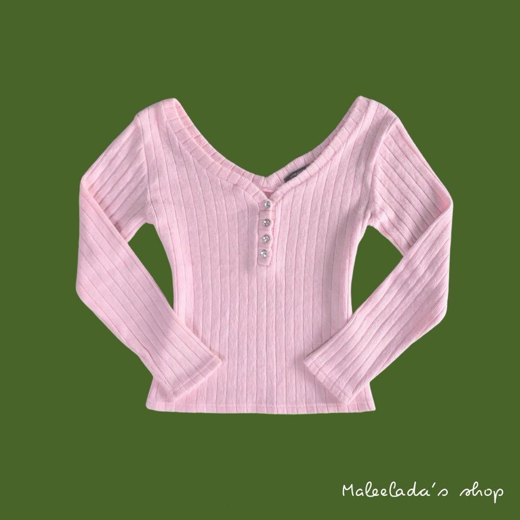 ไหมพรมปาดไหล่Mean girl👯‍♀️ สีชมพูหวาน หน้าอกแต่งกระดุมคริสตัล ทรงเข้ารูปสวย