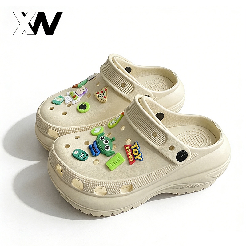 XWbrand   รองเท้าหัวโตผู้หญิง รับซัมเมอร์ เสริมพื้นหนา ใส่ไปข้างนอก รองเท้าแตะ แบบหัวปิดพื้นนุ่ม ธีมการ์ตูนอวกาศ DIY
