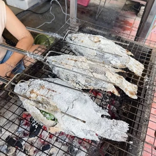 [สแตนเลสเกรดอาหาร] เหล็กย่างปลาเผา เหล็กเสียบปลา ทนต่ออุณหภูมิสูง เสียบปลานิล 46*8.5*4.5cm อุปกรณ์ย่างปลา ที่ย่างปลาเผา