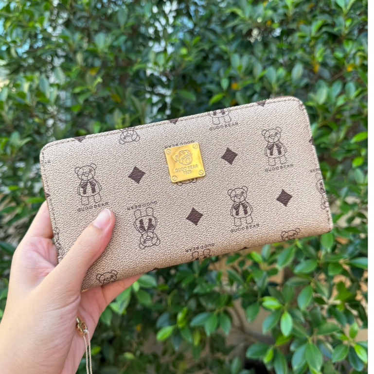 ใหม่ล่าสุด กระเป๋าสตางค์ใบยาวแบบซิปรอบ ขนาด7.8นิ้ว ลายหมีGUOOBEARมีสายคล้องมือ ของแท้ GO-2048 - รูปที่ 2