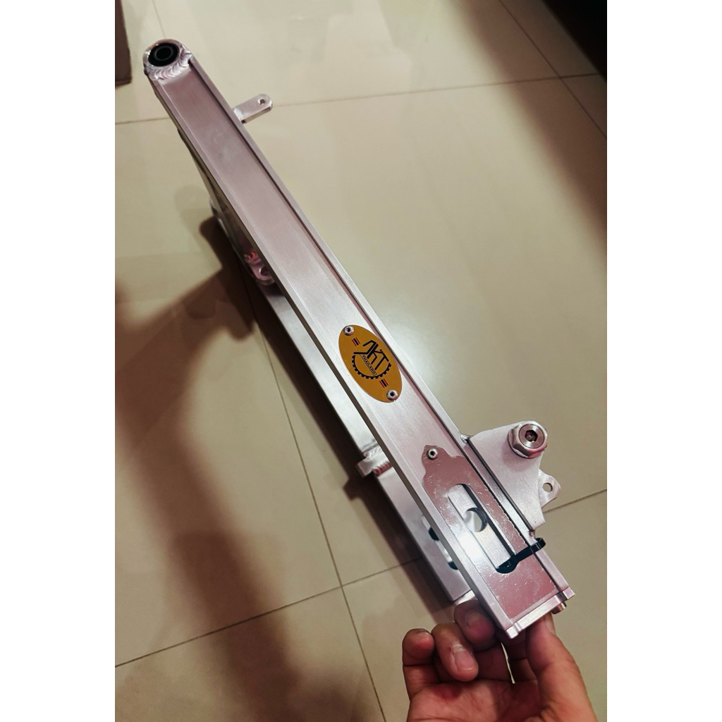 อาร์มDKT แท้ เดิมพร้อมบู้ทตะเกียบและน็อต ใส่รถเวฟ100/110i-ดรีมคัพ/เวฟ125R/เวฟ125i  (No.CNWX)
