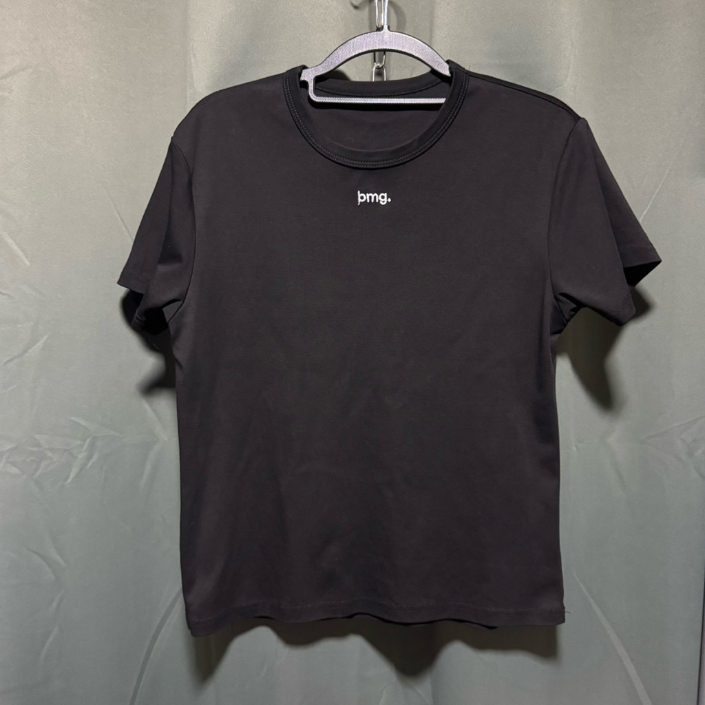 Beming bmg. Compact Tee เสื้อยืดเข้ารูป ผ้านิ่ม โลโก้ปัก