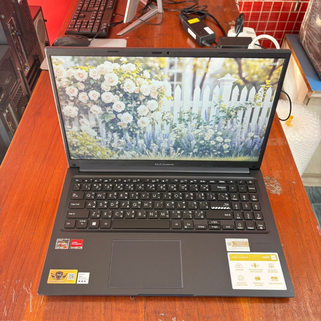 ASUS  VIVOBOOK 15  M1502YA – NJ755WA   ประกันศูนย์ Onsite 25/05/2027  ติดฟิล์มกันรอยหน้าจอแล้ว สภาพเ