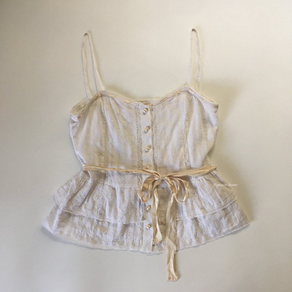 เสื้อสายเดี่ยวแต่งริ้บบิ้นแต่งลูกไม้ทรงสวย🤍 coquette himekaji dollette