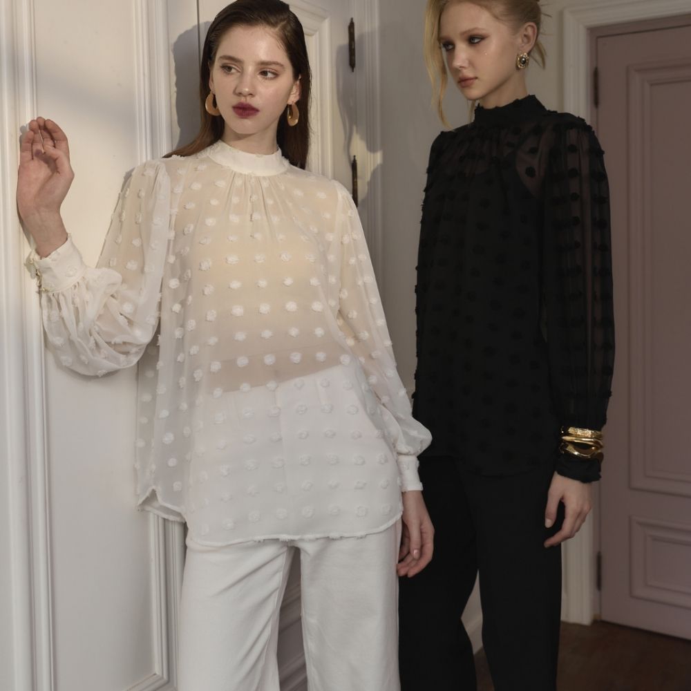 MAVE เสื้อรุ่น Lumen top สี Black dot,White dot