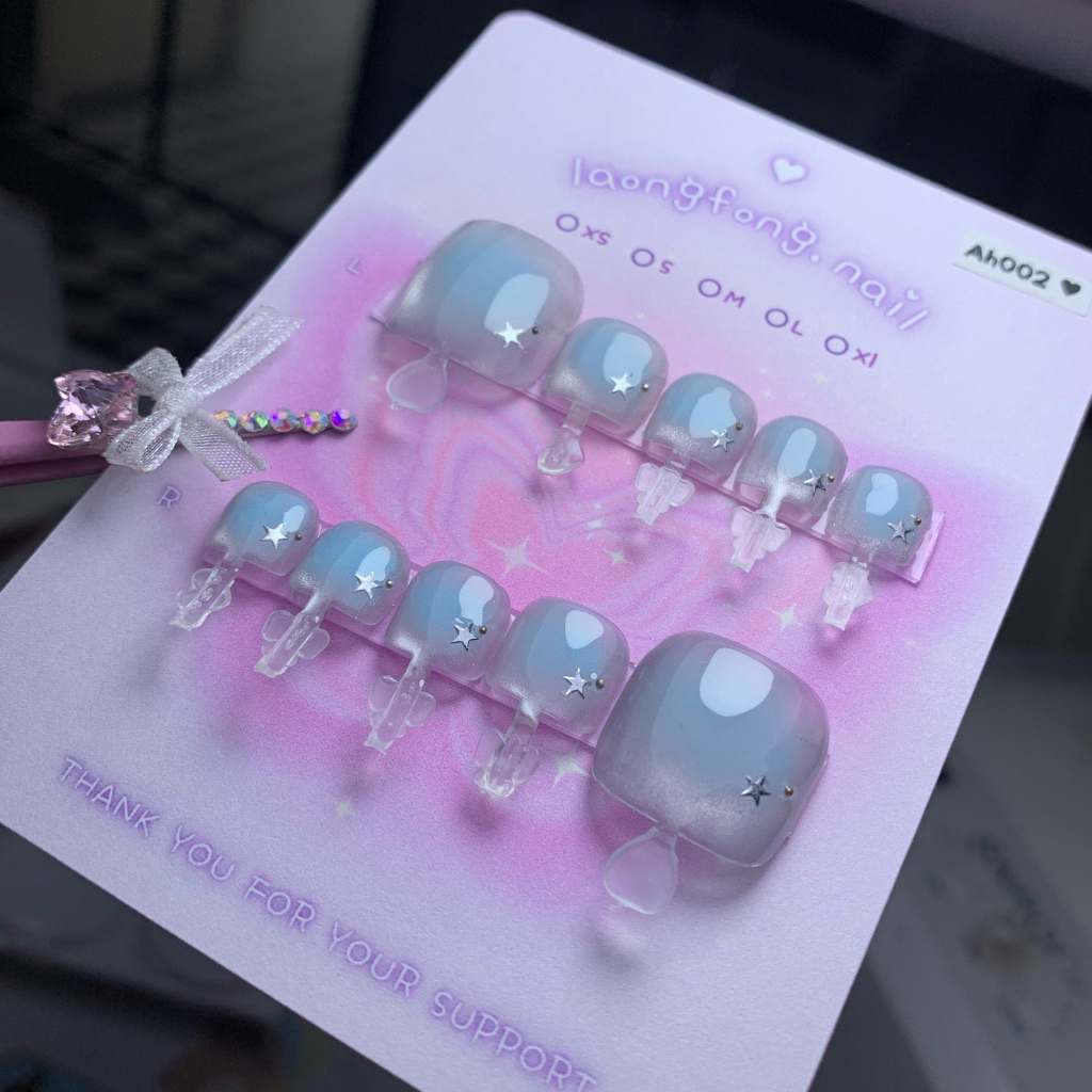 𝓵𝓪𝓸𝓷𝓰𝓯𝓸𝓷𝓰.𝓷𝓪𝓲𝓵 เล็บปลอมสำเร็จรูป 𐐪◡̎  สีลูกแก้วเทาออมเบรฟ้า ลายดาว🩵🩶(แบบทรงเล็บเท้า) ♔เปลี่ยนสี เปลี่ยนทรงเล็บได้