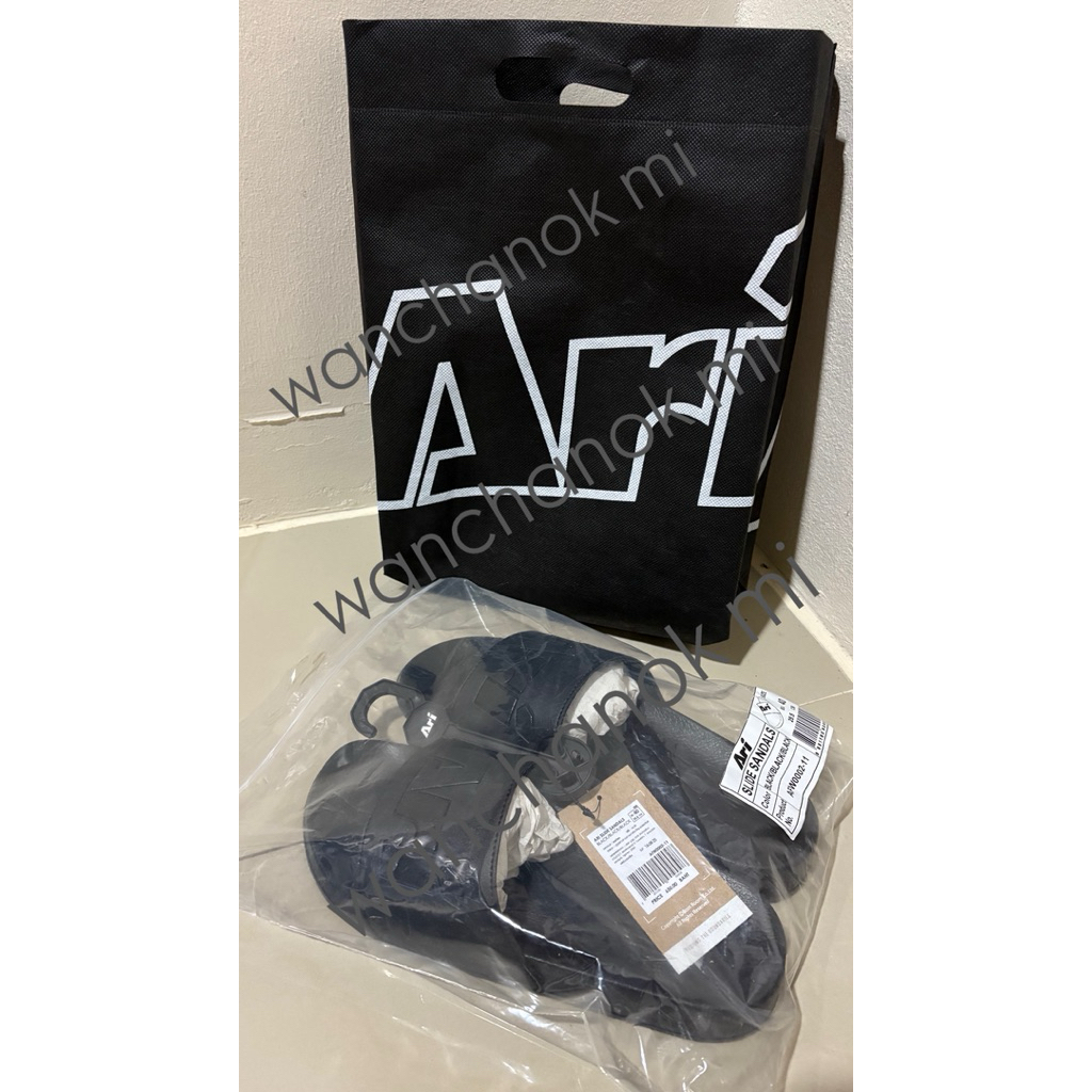 รองเท้าแตะariสีดำล้วน