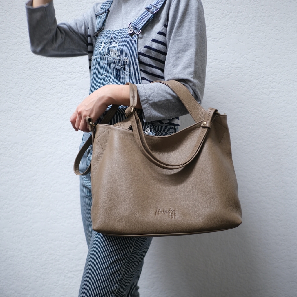 พร้อมส่งแล้ว🔥กระเป๋าสะพายหนังวัว หนังนุ่ม ขึ้นไหล่ได้ ใส่ iPad 11" ได้สบาย 🔥🔥 Hoshi Hatsukoi Bag