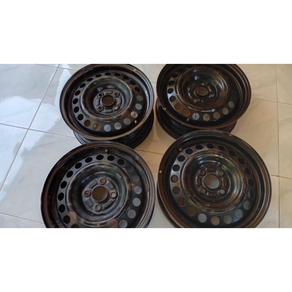 ล้อกระทะเหล็ก ขอบ15 4รู100 CB54.1(ผ่านการใช้งาน)ใส่vios,yaris,ciaz,mazda2,swift