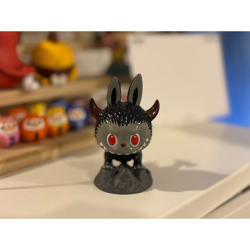 Pop Mart Labubu The Monsters Kaiju Series The Volcano Kaiju figure. เฉพาะตัว ไม่มีการ์ด ไม่มีกล่อง