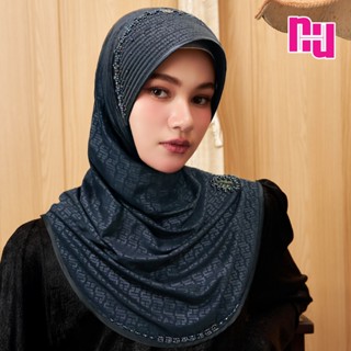 NUH LOVE CHAIN MONOGAM ผ้าคลุมสวมสำเร็จประดับมุกคริสตัล