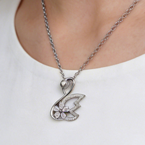 Swarovsk DAZZLING SWAN Swan Women's Necklace Clavicle Chain Minority Light Luxury
